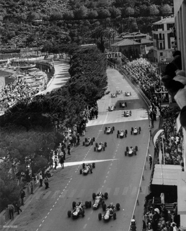 Départ du GP de Monaco avec Graham Hill et Jack Brabham